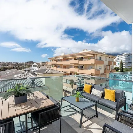 Lujoso De 2 Con Vistas Benalmádena